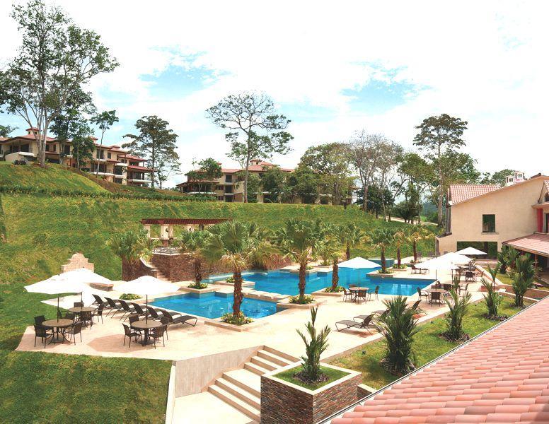 Piscinas tipo resort de Embassy Club